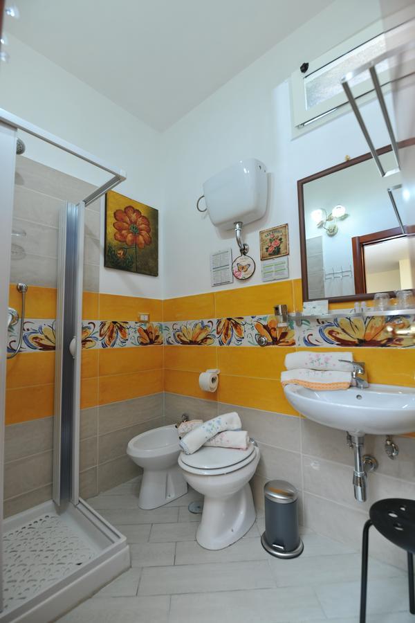B&B Le Cycas Castellammare di Stabia Exterior photo