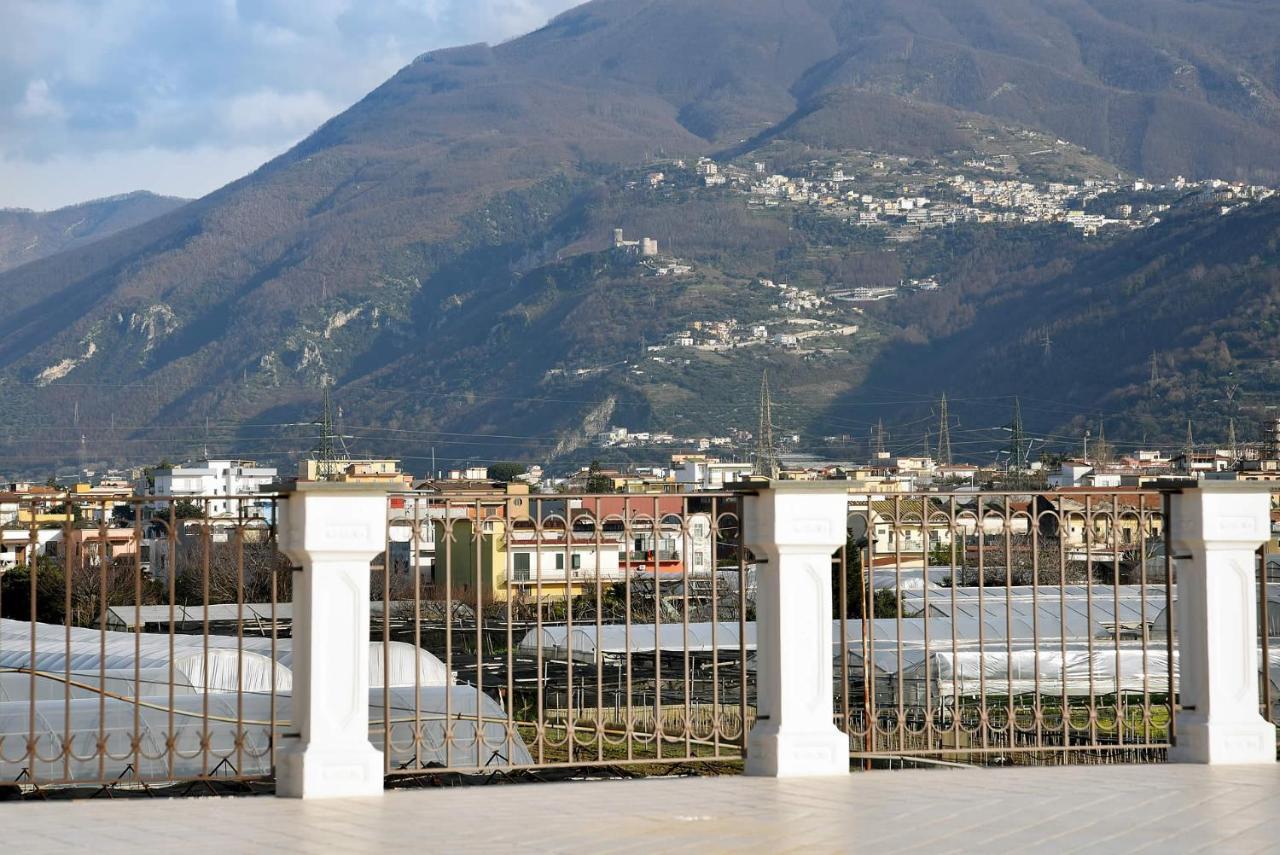 B&B Le Cycas Castellammare di Stabia Exterior photo