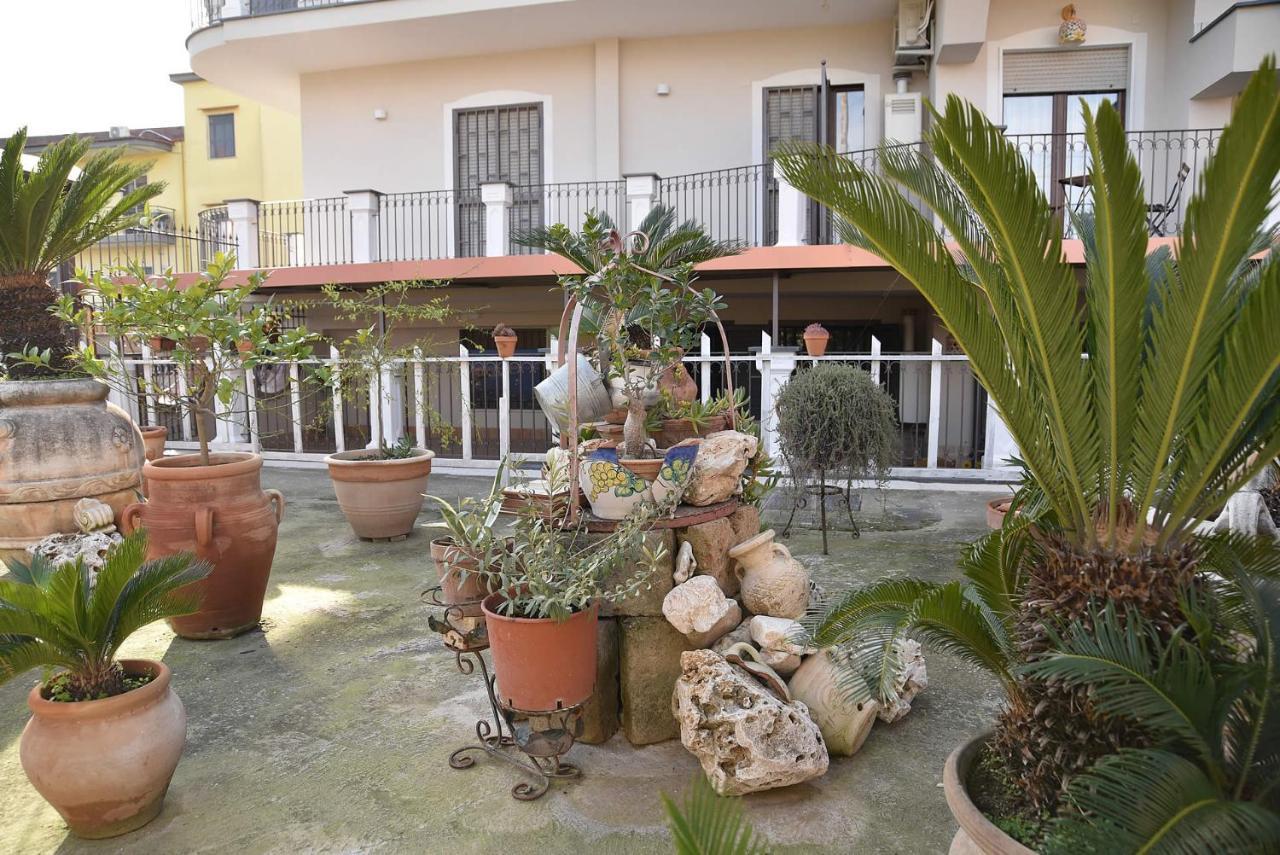 B&B Le Cycas Castellammare di Stabia Exterior photo