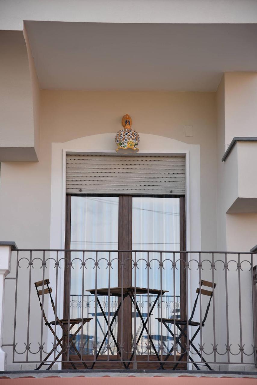 B&B Le Cycas Castellammare di Stabia Exterior photo